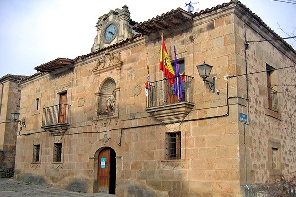 Fachada Ayuntamiento de Molinos de Duero